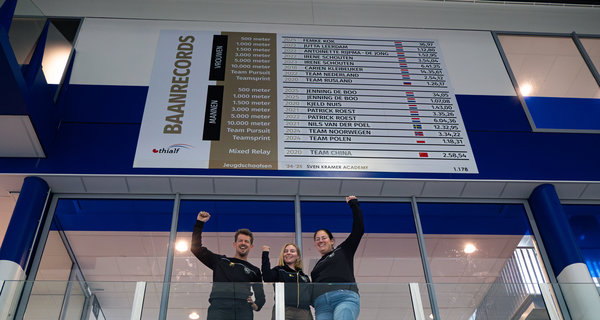 SVEN KRAMER ACADEMY HEERENVEEN BREEKT RECORD MET AANTAL JEUGDSCHAATSERS IN THIALF 